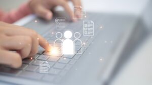 como colocar emprego atual no currículo