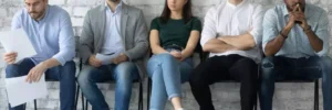 candidatos a emprego esperando entrevista