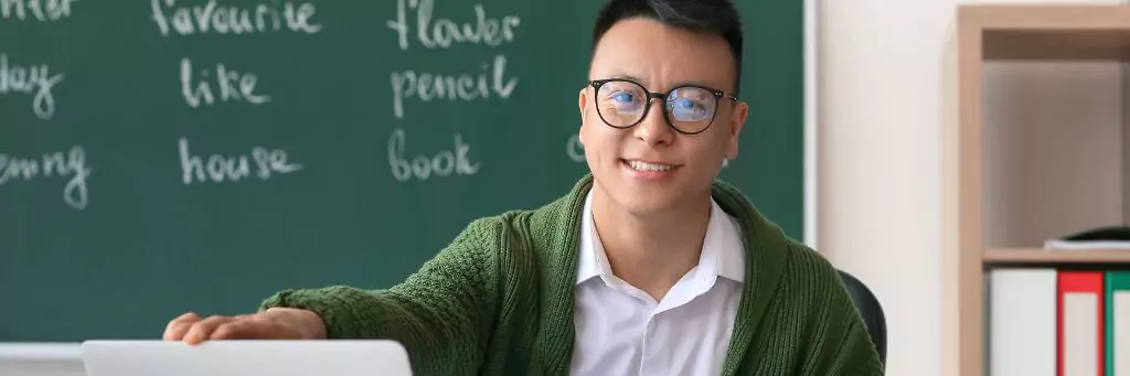 professor de inglês em sala de aula